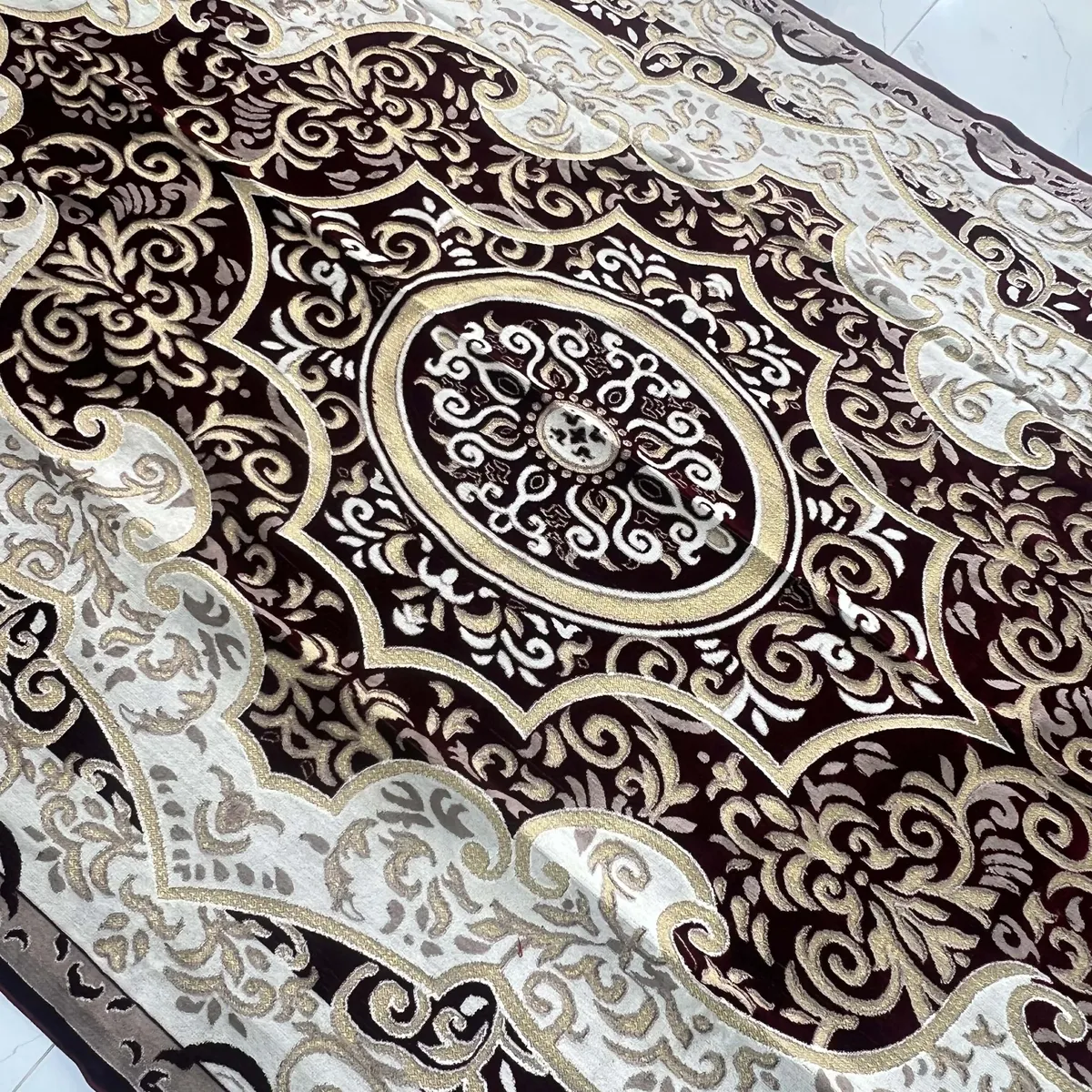 Margoum tounsi nkicha rouge Bourdeau et doré 4m x 2m  - COD17