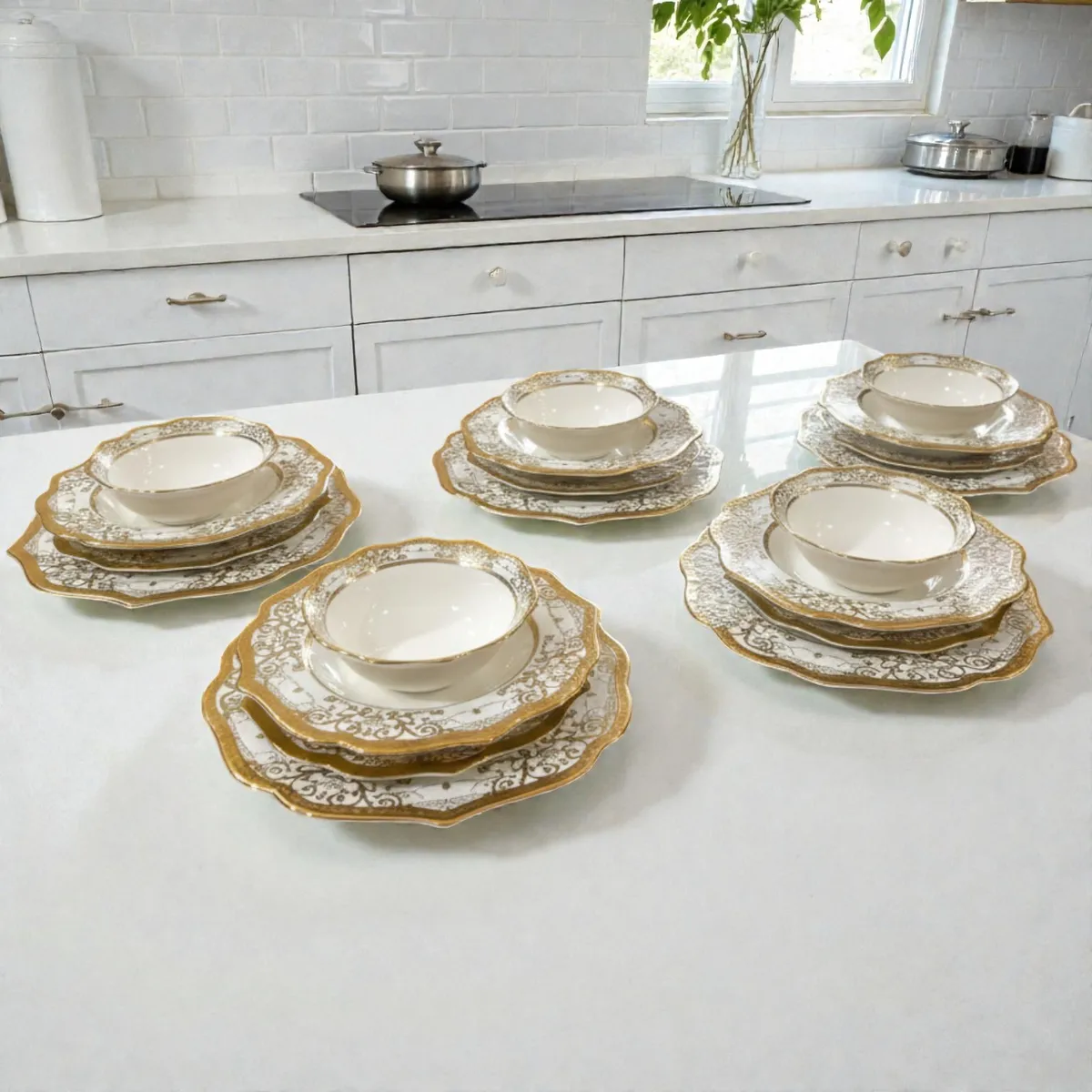 Service à Table en Céramique avec doré – 24 Pièces