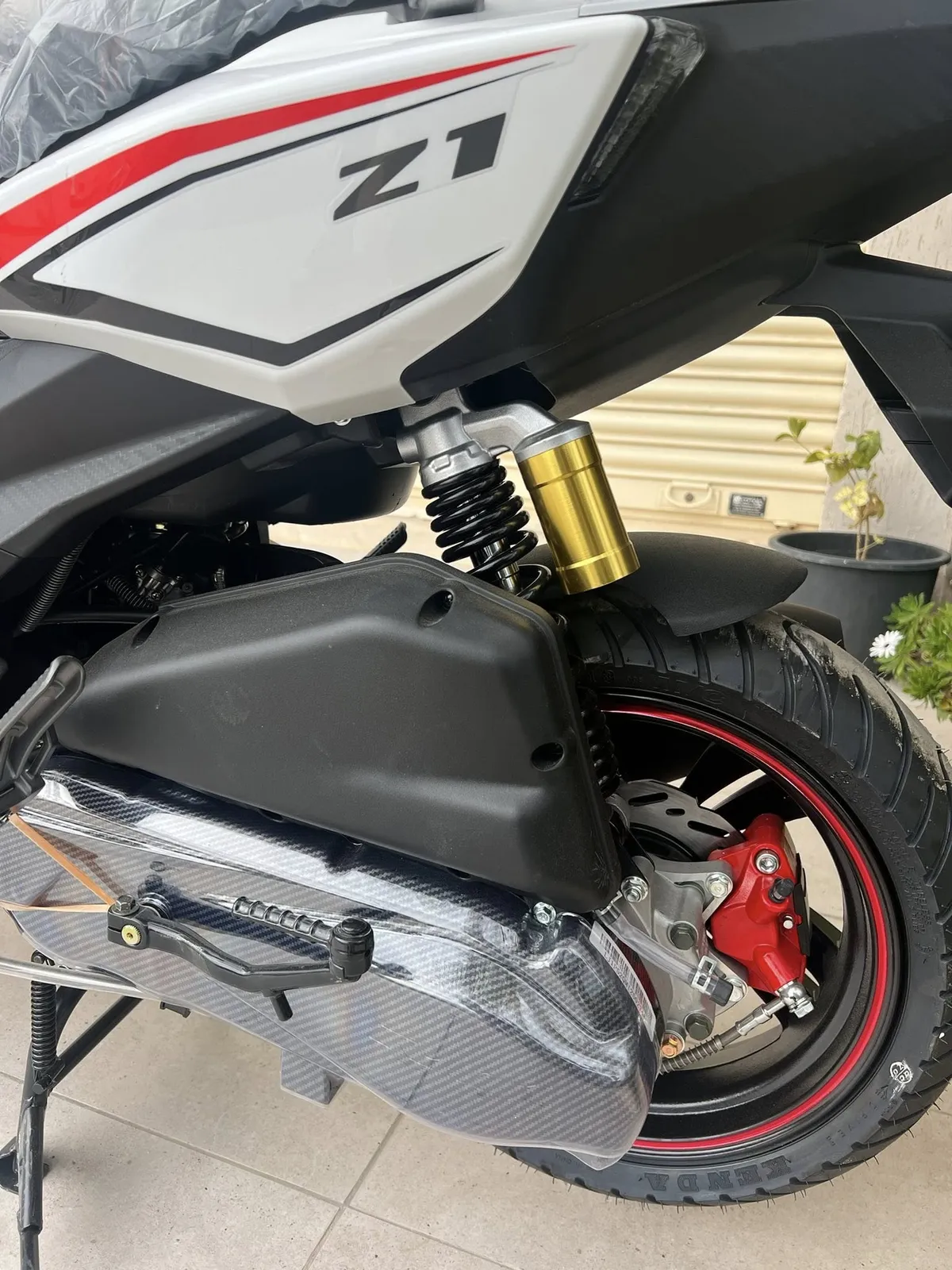 SCOOTER PHANTOM Z1 125CC – BLANC/ROUGE