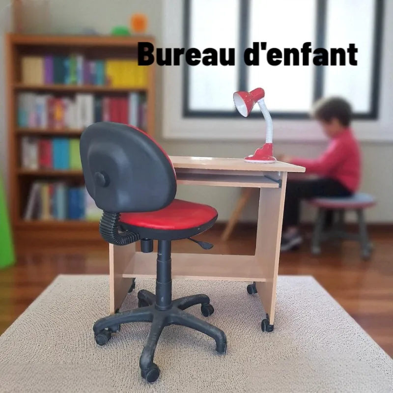 Bureau d'enfant sans chaise