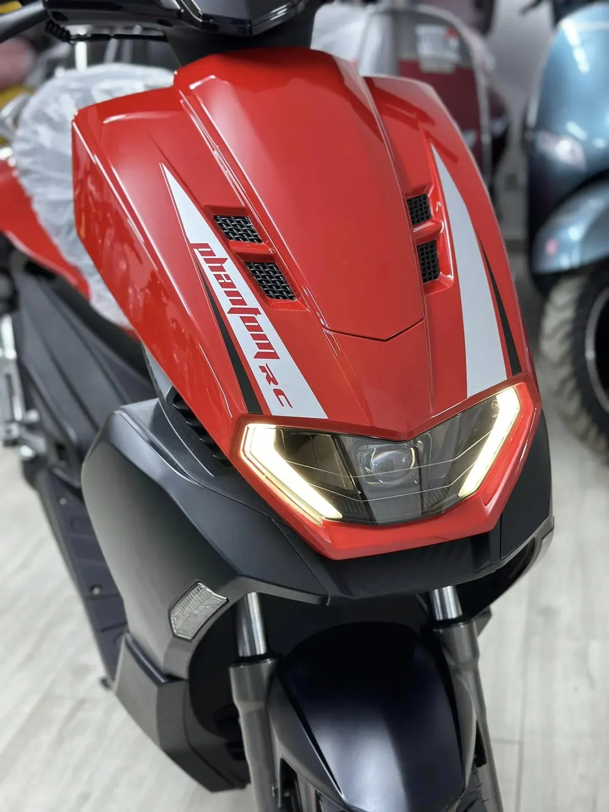 Moto Phantom RC Z1 rouge