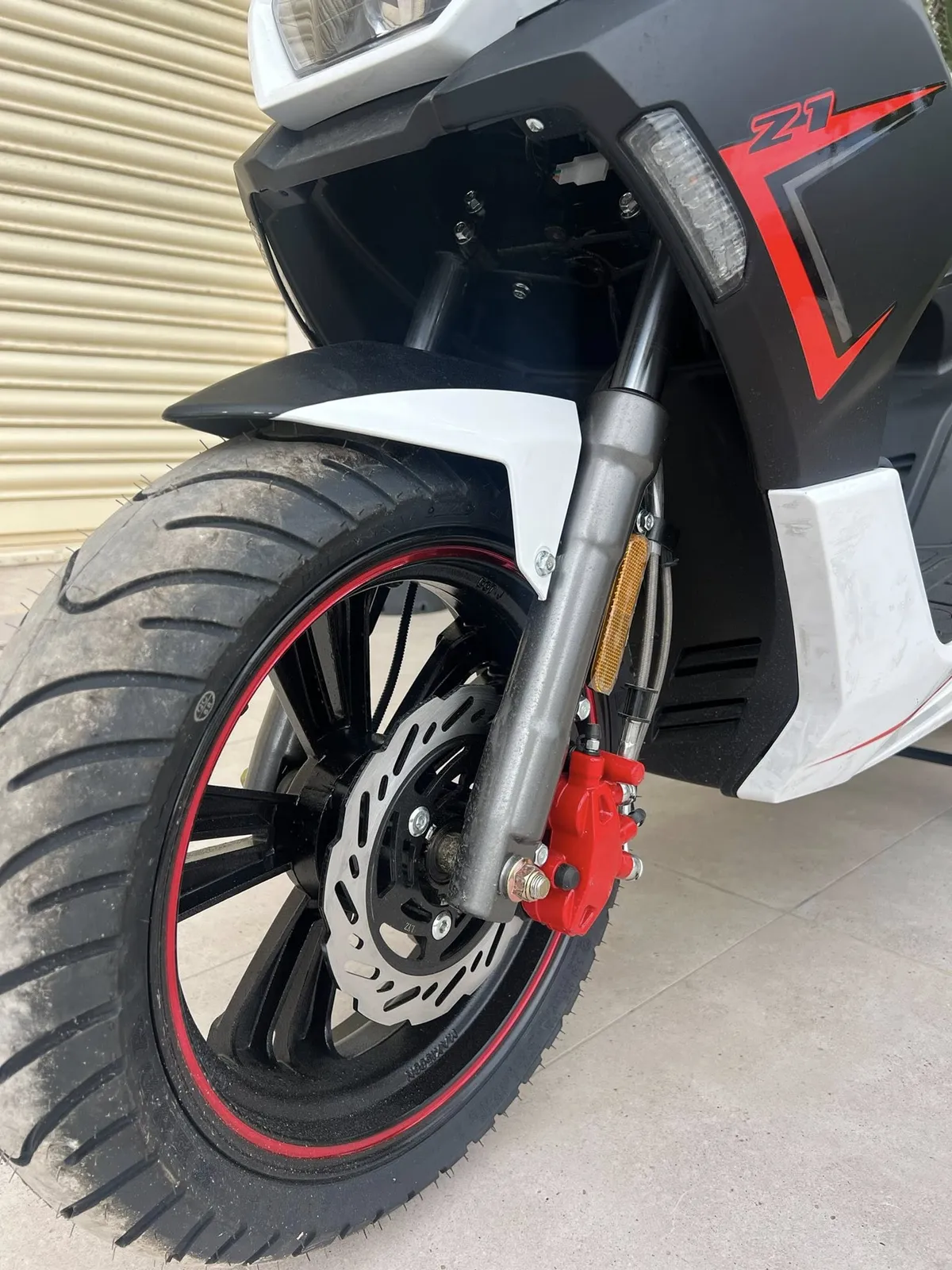 SCOOTER PHANTOM Z1 125CC – BLANC/ROUGE