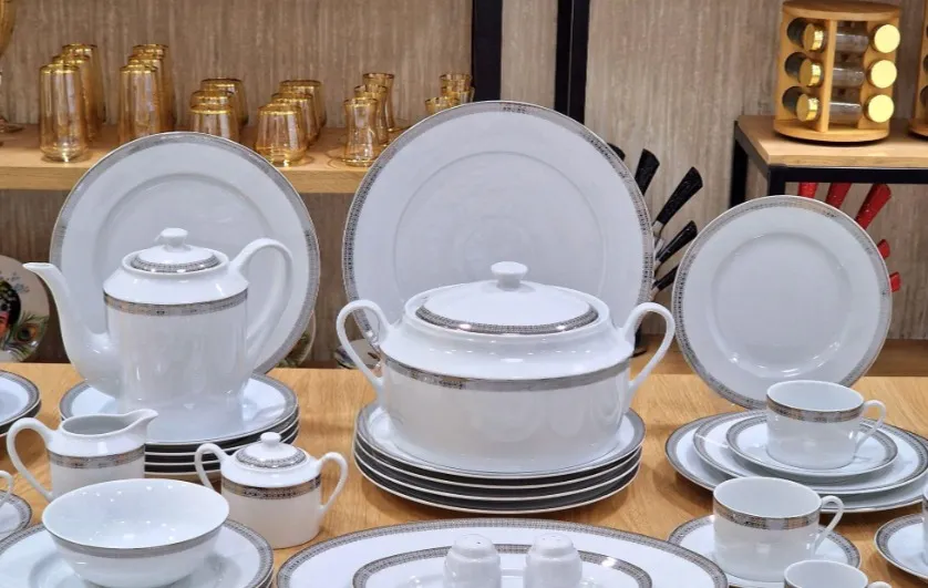 Service À Table En Porcelaine 61 Pièces