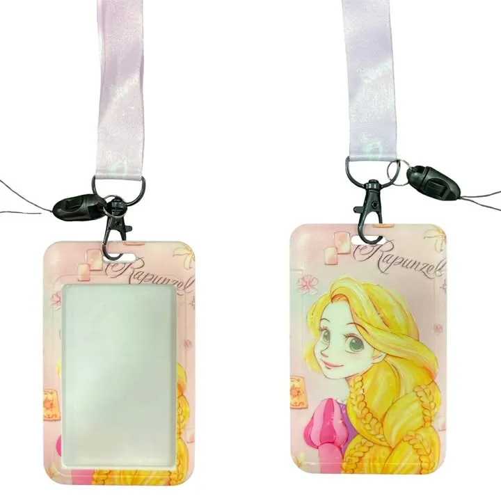 BADAGE AVEC RUBAN FANTAISIE DISNEY REF 8300