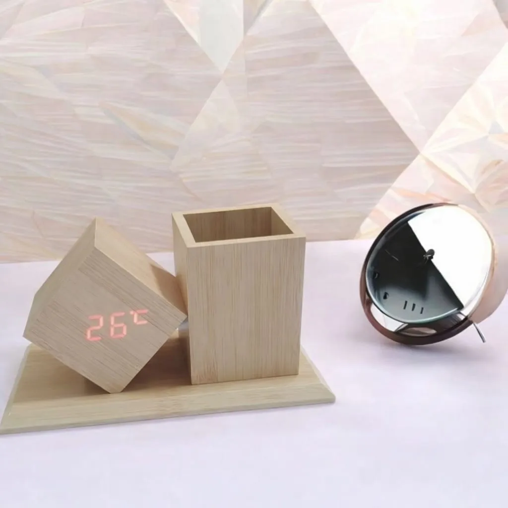 Réveil Numérique LED Design Bois avec Porte-Stylos
