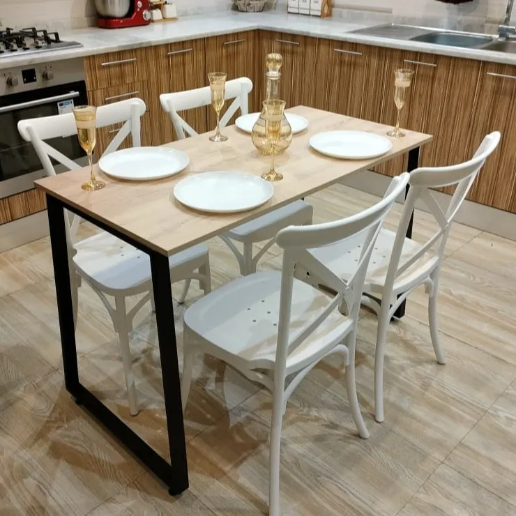 Table avec 4 Chaises