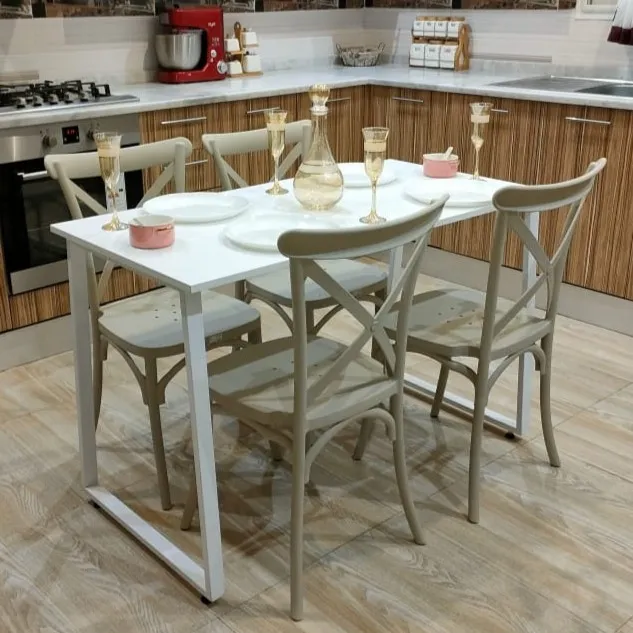 Table avec 4 Chaises