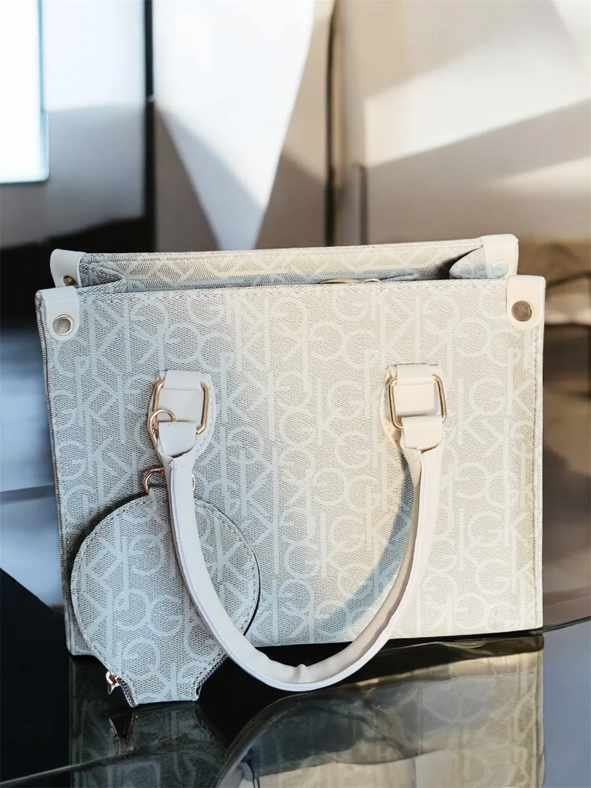 Sac à main chic en Beige avec ceinture