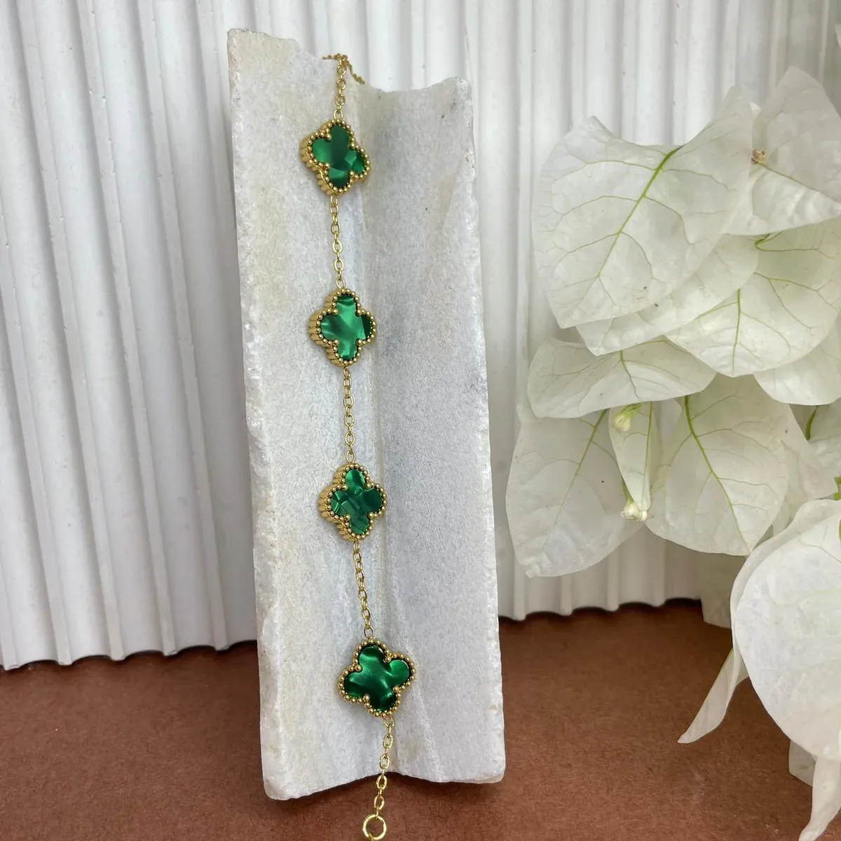 Bracelet Trèfle Vert Doré – Style Élégance