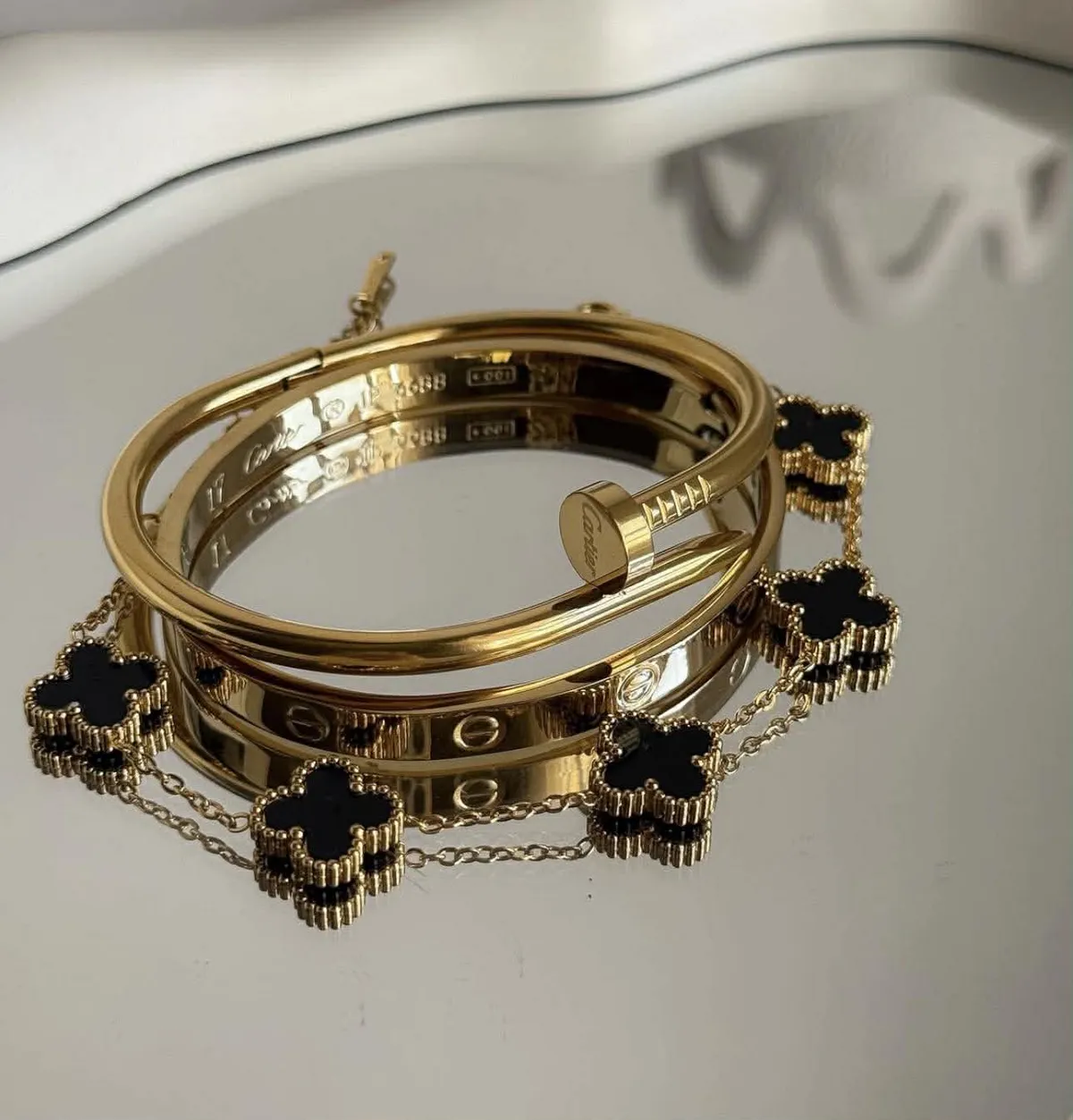 Pack 3 Pièces – Bracelet Clou Doré + Bracelet Trèfles Blancs + Chaîne Luxe - Noir