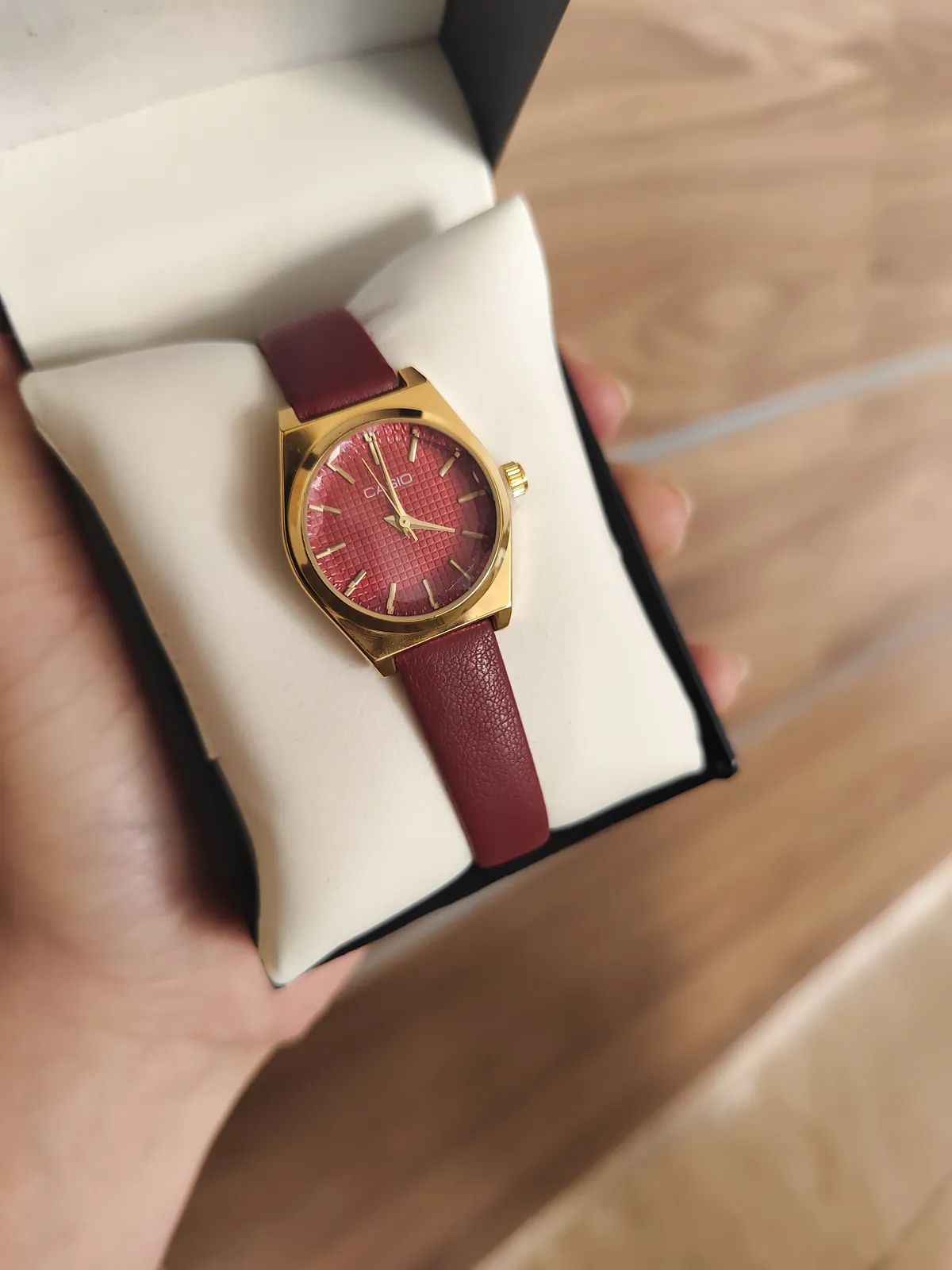 Montre Casio rouge bordeaux